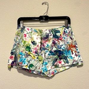 ZARA Basic| White Colorful Floral Shorts| Medium